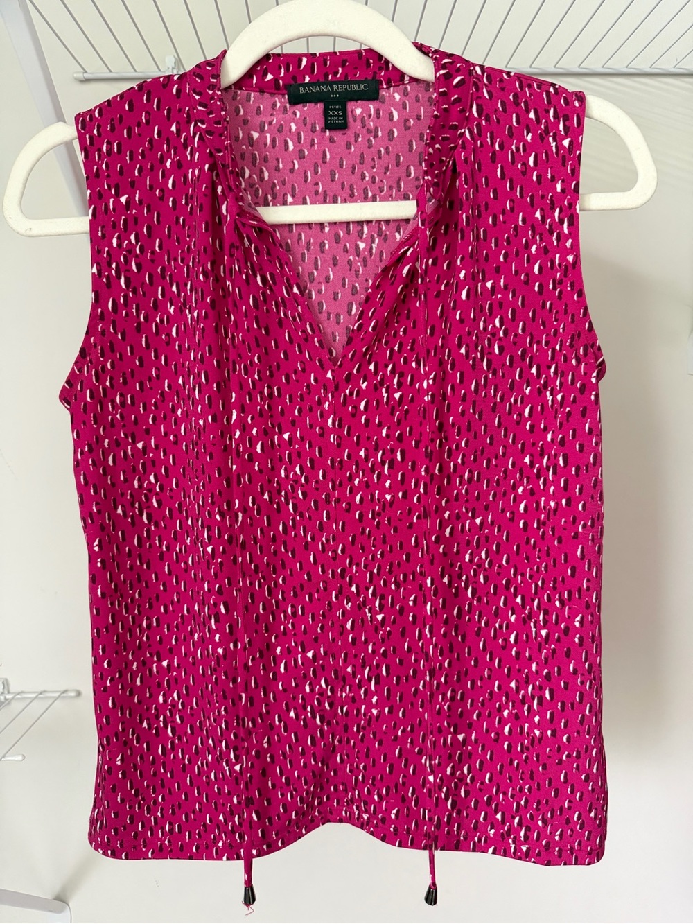 Banana Republic Fuchsia Pink Printed Sleeveless V-Neck Camisole